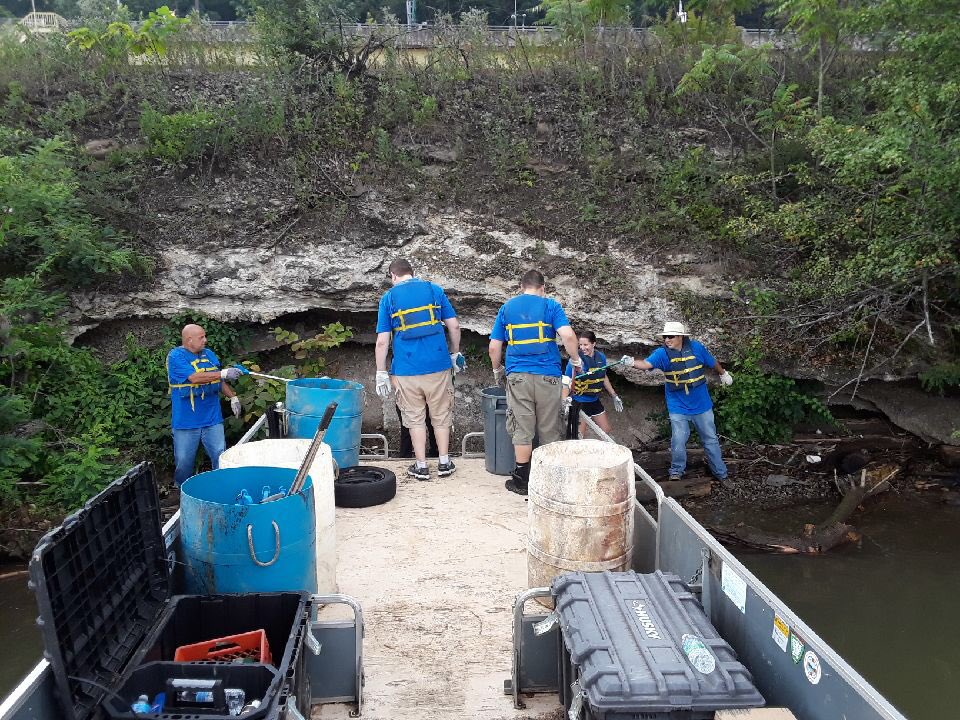 AlleghenyCW's tweet photo. Having a great time on the river this morning with Rivers Casino Community Champions! #TirelessProject https://t.co/77KnuMPHA8 https://t.co/Jsuwg8iucV