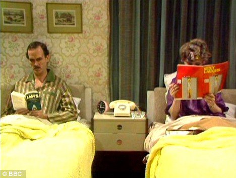 bryce554's tweet photo. #ThePerfectRelationshipNeeds Sleeping in separate beds?? https://t.co/1RzohlslVV