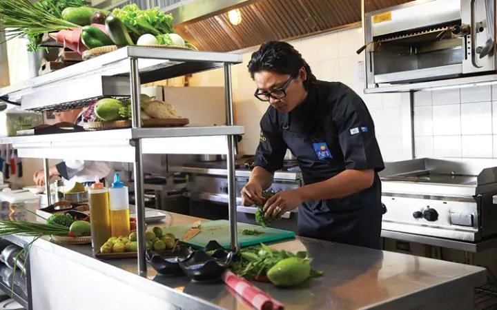 TeleSponsored's tweet photo. Spend an evening with chef @luke_nguyen at Telegraph HQ, where he'll discuss his passion for Indochinese cuisine https://t.co/ECEIevOpfo https://t.co/PVbnoqZomw
