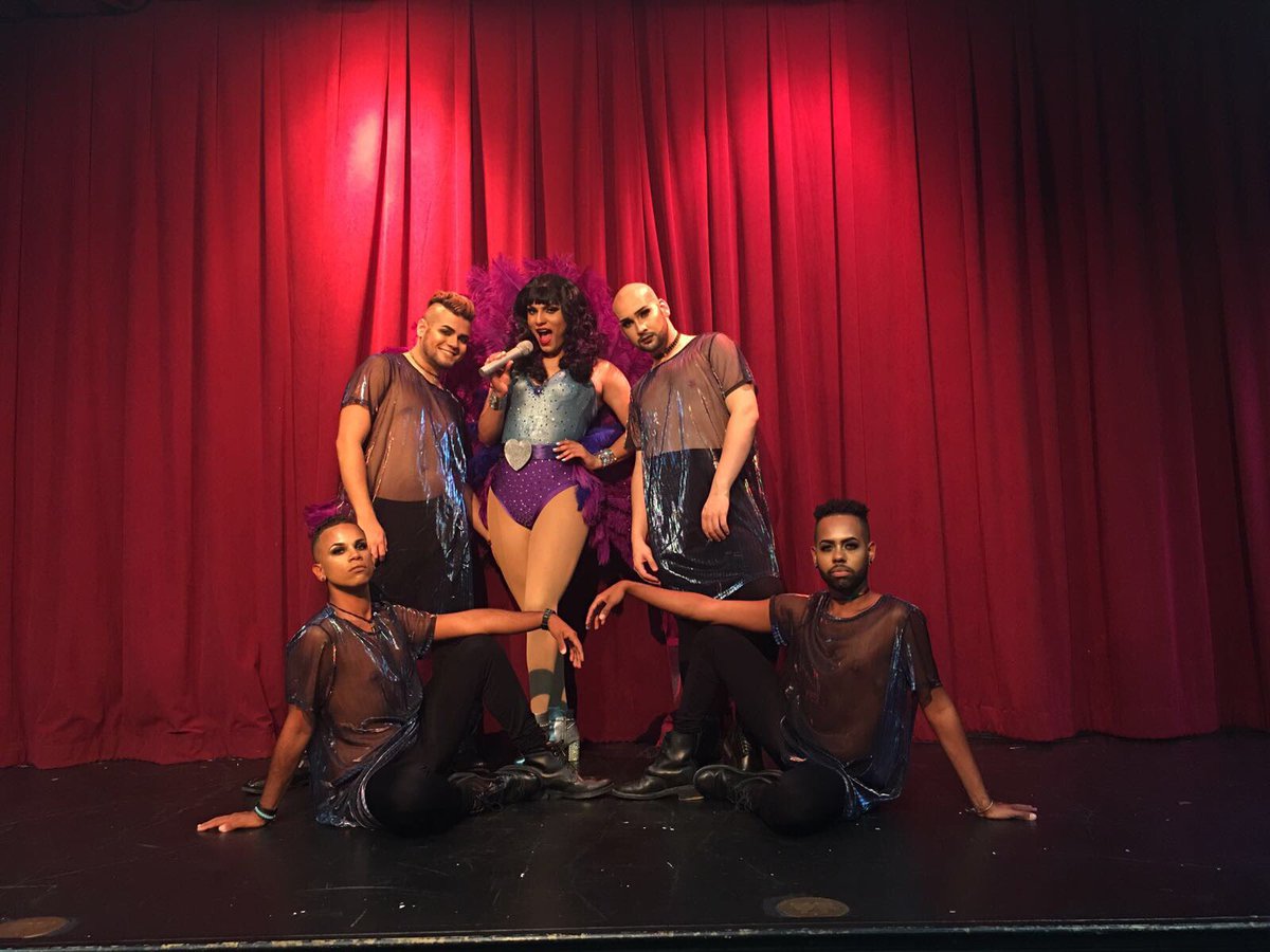 afraguada_'s tweet photo. One of the best experience of my life!!' 🐝💜 #violetbee #beedancer #thisiskatyperry @DanielKike2014 @JanJanRosado https://t.co/0jrYgi4PCm