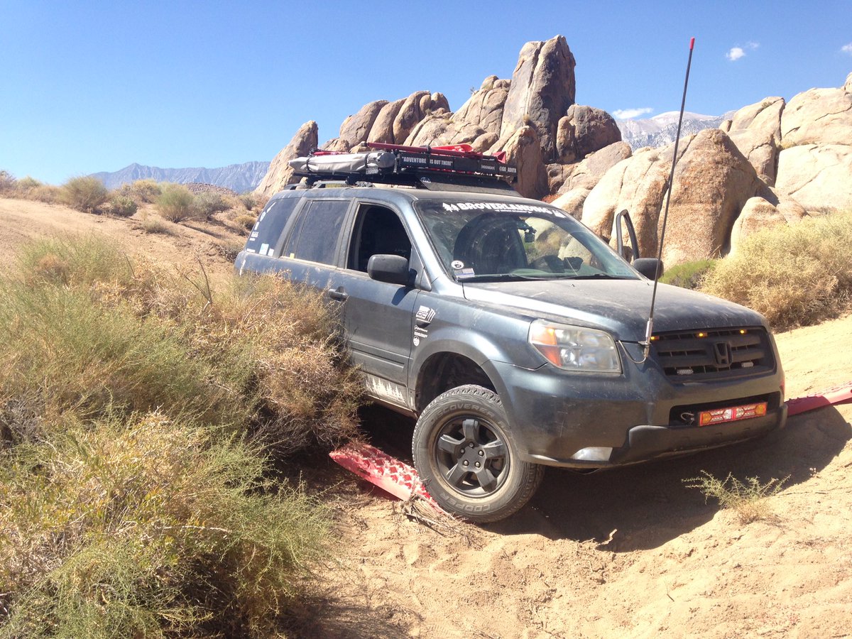 GO_ADVTR's tweet photo. It's all fun and games until you end up in a ravine full of silt 😂 #alabamahills https://t.co/b6EwLaq4ql