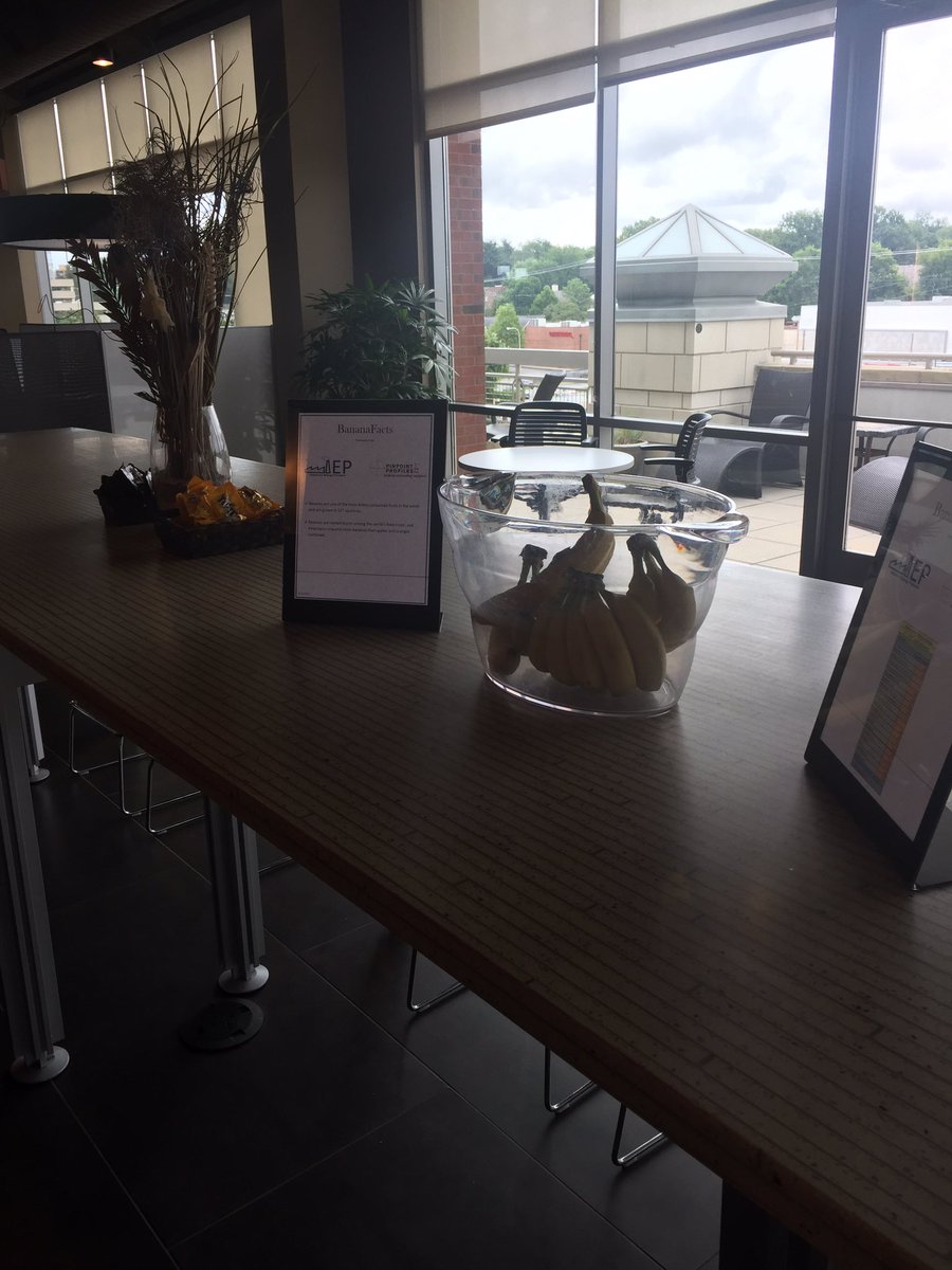 NEXTLEVELTHF's tweet photo. How you should eat at work! #HealthSnack https://t.co/y60rB82k7p