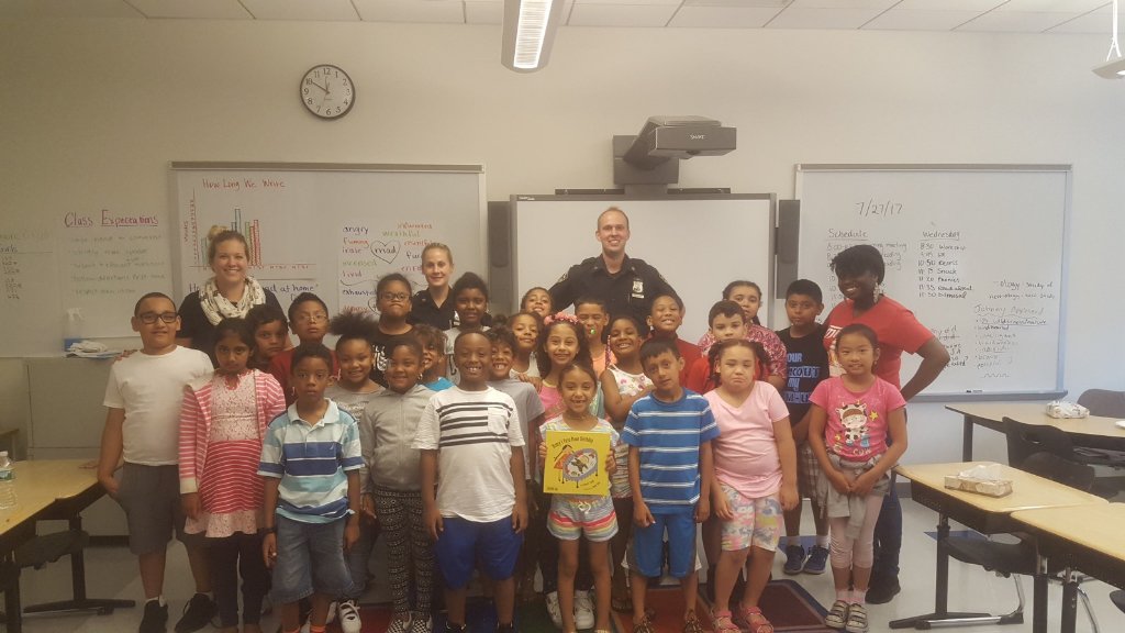 NYPD76Pct's tweet photo. Thank you #PaveAcademy for letting our #76Pct Sector "D" NCOs read to your kids! https://t.co/rB51aSuMfr