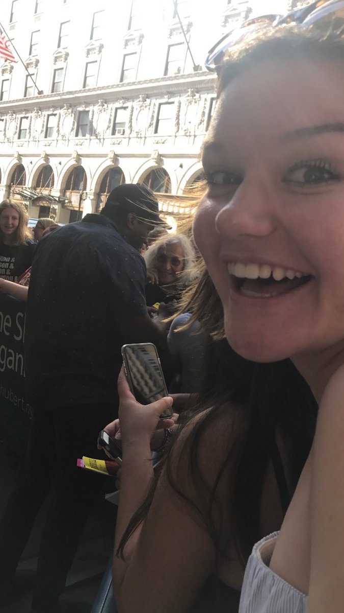 Had the absolute HONOR of seeing <a href="/OakSmash/">keeyswalkemdownwitdaswitch 🔫</a> as Pierre the other day-one of the most powerful performances I've ever seen. Wish I'd hugged you