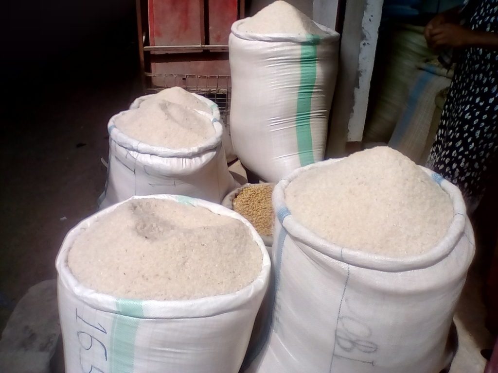 UmbeaMtupu's tweet photo. ‘MCHELE WA PLASTIKI’ BALAA UPYA! https://t.co/ZMbeKcWZu5 https://t.co/4V68pA3FhG