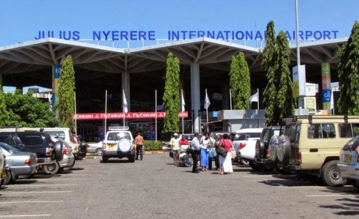 UmbeaMtupu's tweet photo. Mfanyakazi wa Acacia Akamatwa Airport Dar Akiondoka Nchini https://t.co/uidjLznEJb https://t.co/YmB4av7dat