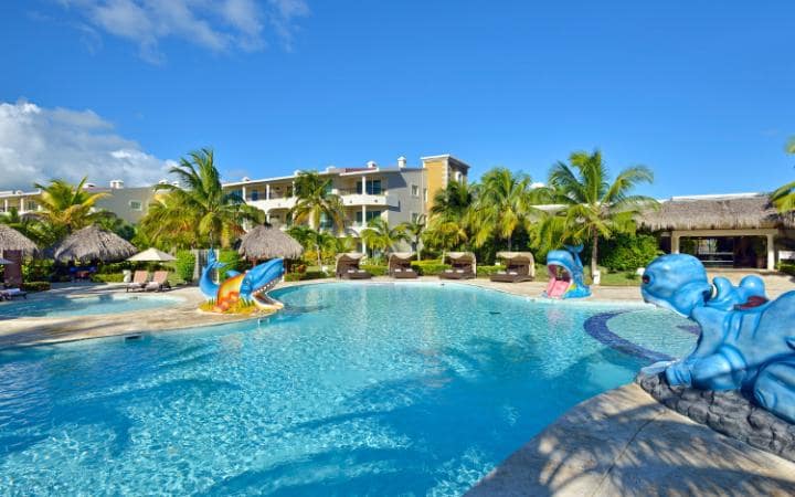 TeleSponsored's tweet photo. Mondays wouldn't be so bad if you were in Dominican Republic. Here's how to plan the perfect family trip @GoDomRep https://t.co/PLQbBOFPra https://t.co/8CV3ss3Qam