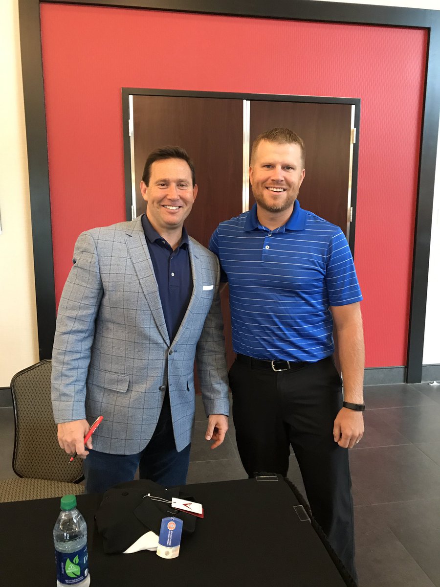 JiminOneill's tweet photo. I was lucky enough to hear @JonGordon11 message at #NCSAAdmin17 this morning. I'm super excited for a great year at OES! #OEaglePride https://t.co/jRqXaO1xmU