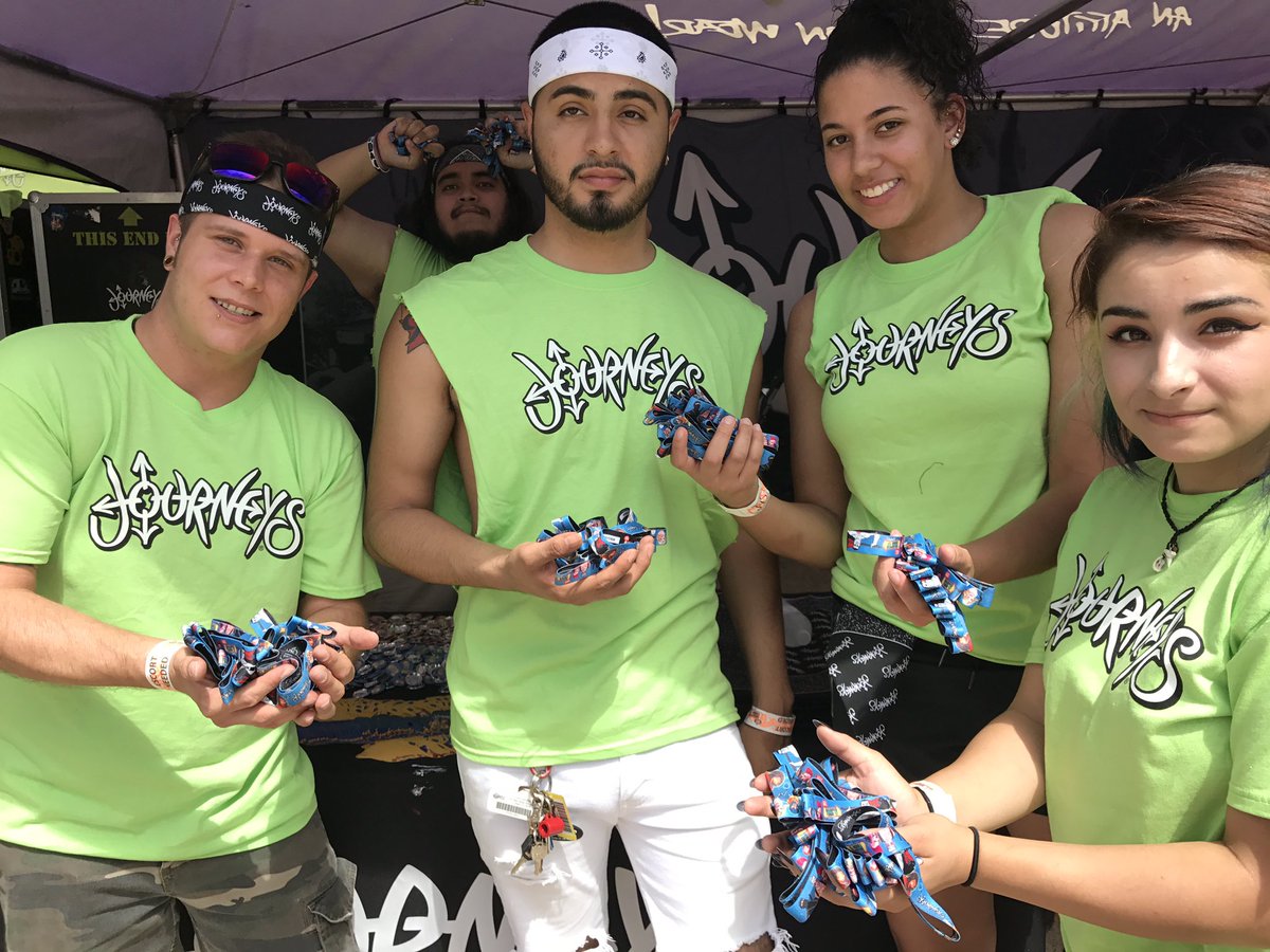 journeys's tweet photo. Hey #Dallas! Come hang out with us today @VansWarpedTour! Our tent is by the #LeftFootStage and don't forget to grab a $5 OFF wristband https://t.co/RNRKze11Qr