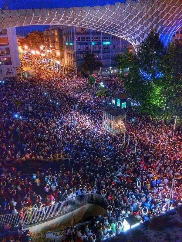 Últimamente...está todo a debate. Perfecto. Si eres #cofrade, comparte este Tweet. Veamos lo que somos capaces los jartibles del mundo. #RT