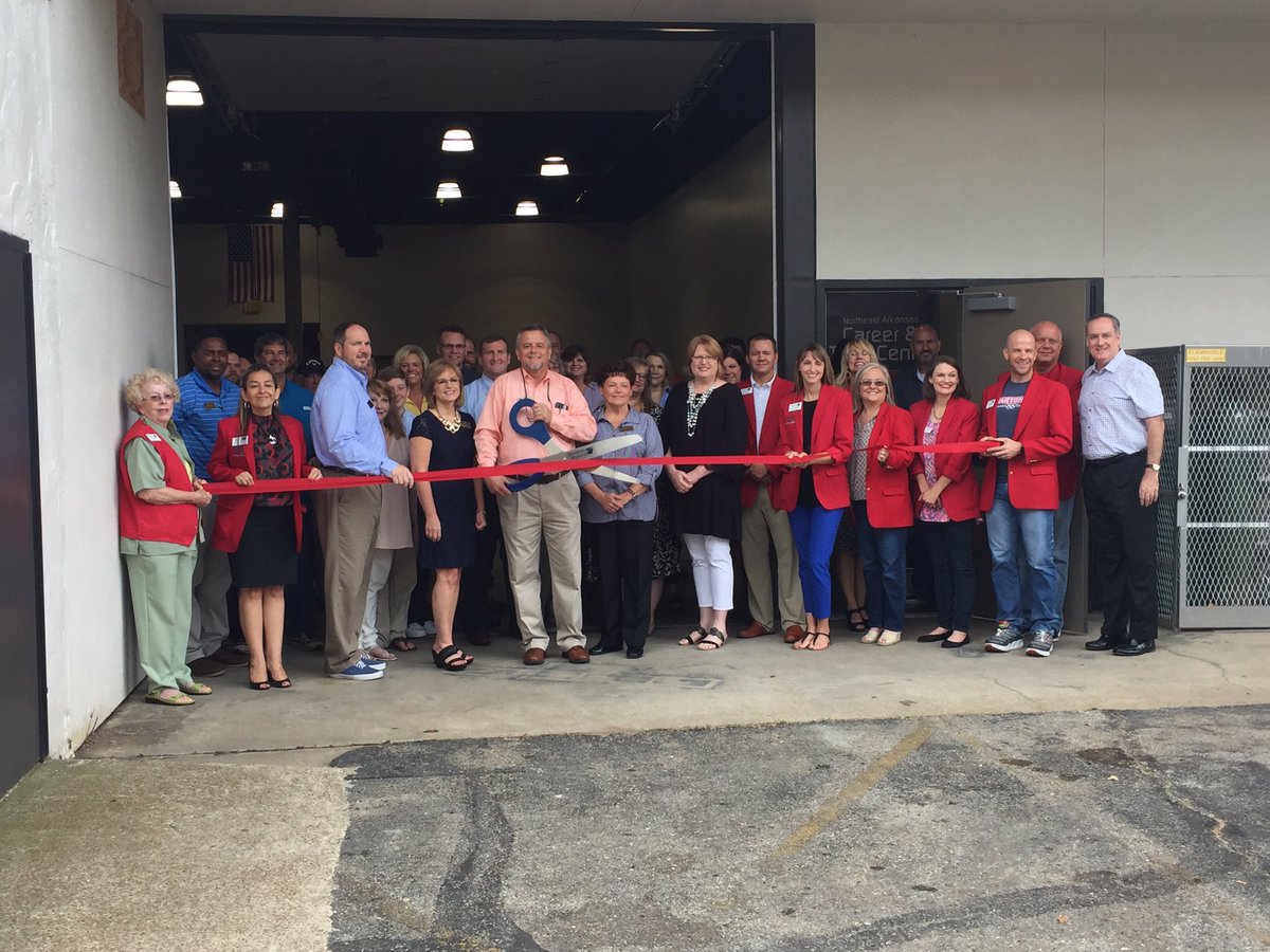 JPSHurricane's tweet photo. @NEACTC Ribbon Cutting for the new Indust. Tech. Prog. Afterwards Mr. Crain led a tour of the Center. #neactc #CaneClassroom https://t.co/Myew2ZaBWk