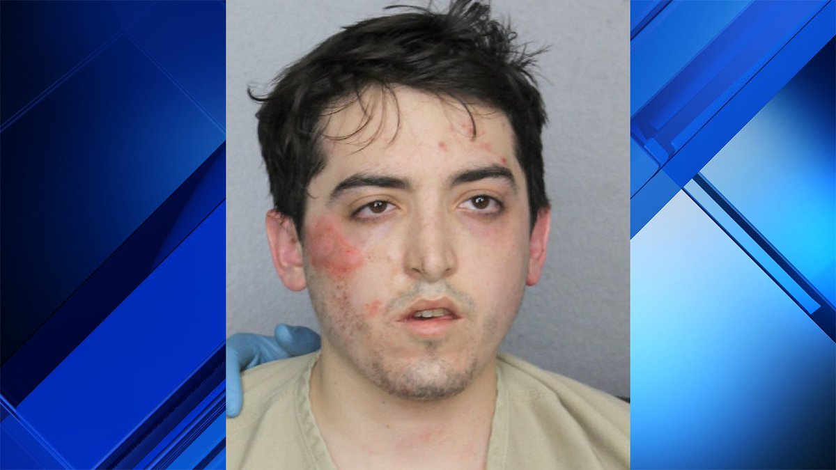 Naked bank robbery suspect tosses stolen money while running along Fort Lauderdale street bit.ly/2h9ePlM https://t.co/rFXZrhnByk