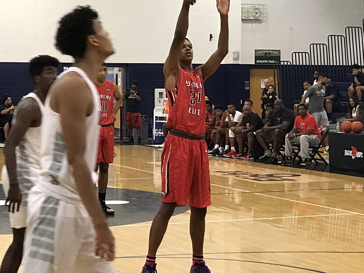 accessbball's tweet photo. Watching @CalSupremeBball vs #makan @BigfootHoops Pretty good game so far... #bigfoothoops #playbigvegas #accessbball https://t.co/kytBGOz70x