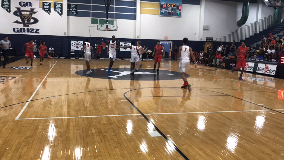 accessbball's tweet photo. Watching @CalSupremeBball vs #makan @BigfootHoops Pretty good game so far... #bigfoothoops #playbigvegas #accessbball https://t.co/kytBGOz70x