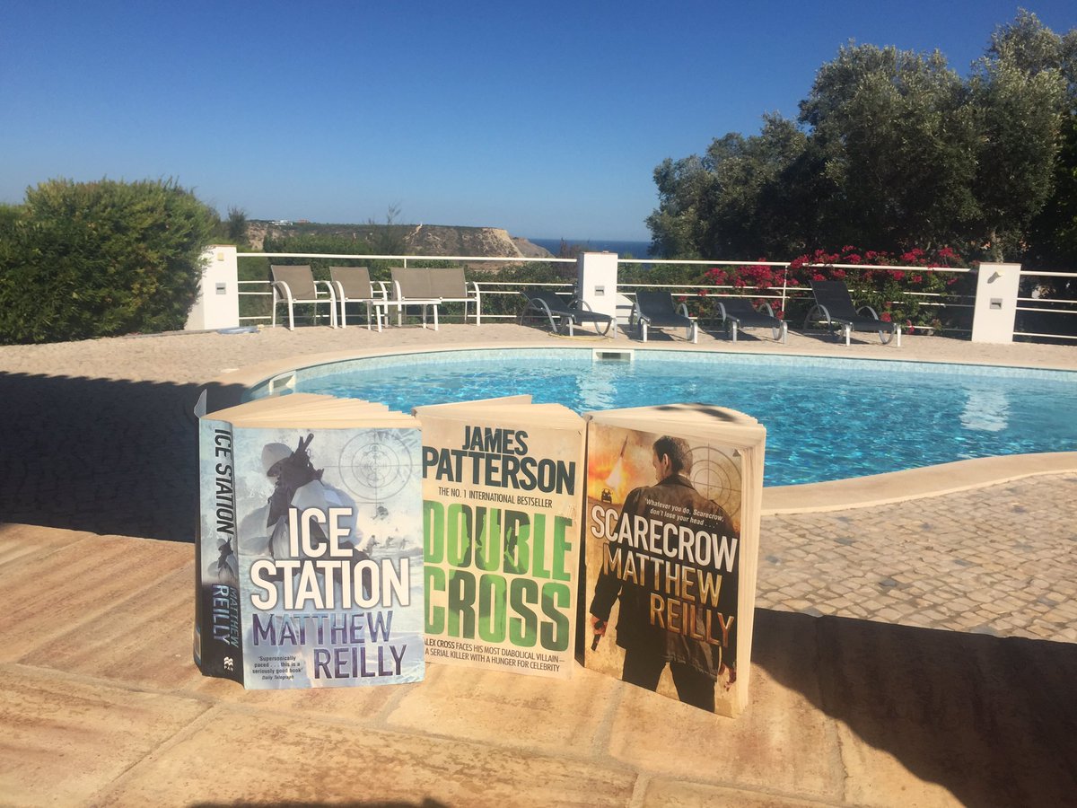 mpsmredwards's tweet photo. 6 days &amp; almost 3 books down! Love that the holidays give you a chance to lose yourself a bit more 📖📖📖🤗 anyone getting in to anything good? https://t.co/nVPDAcd2Ft