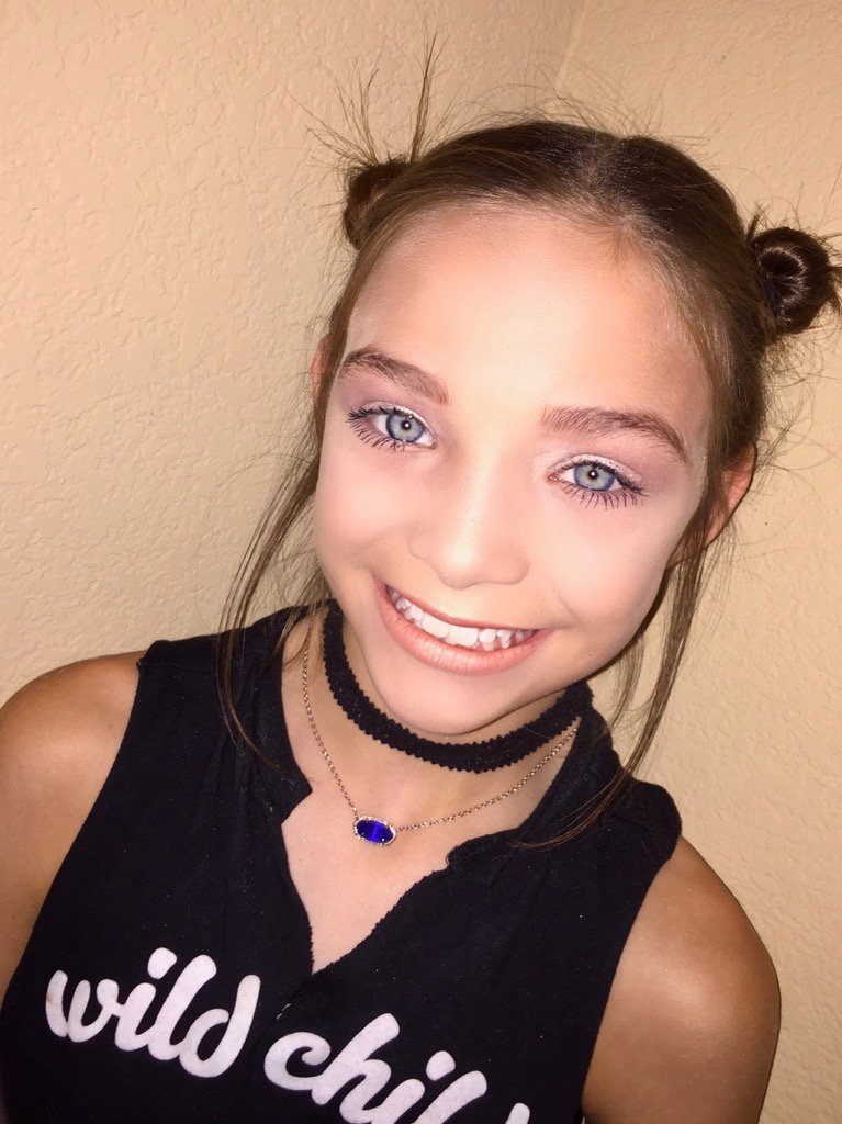 gonzalezgang5's tweet photo. Sister did my makeup -- somebody said I looked like @maddieziegler - #daymade πππ #sheisgoals #iwish #makeupbysophia https://t.co/yP5JCJk3p1