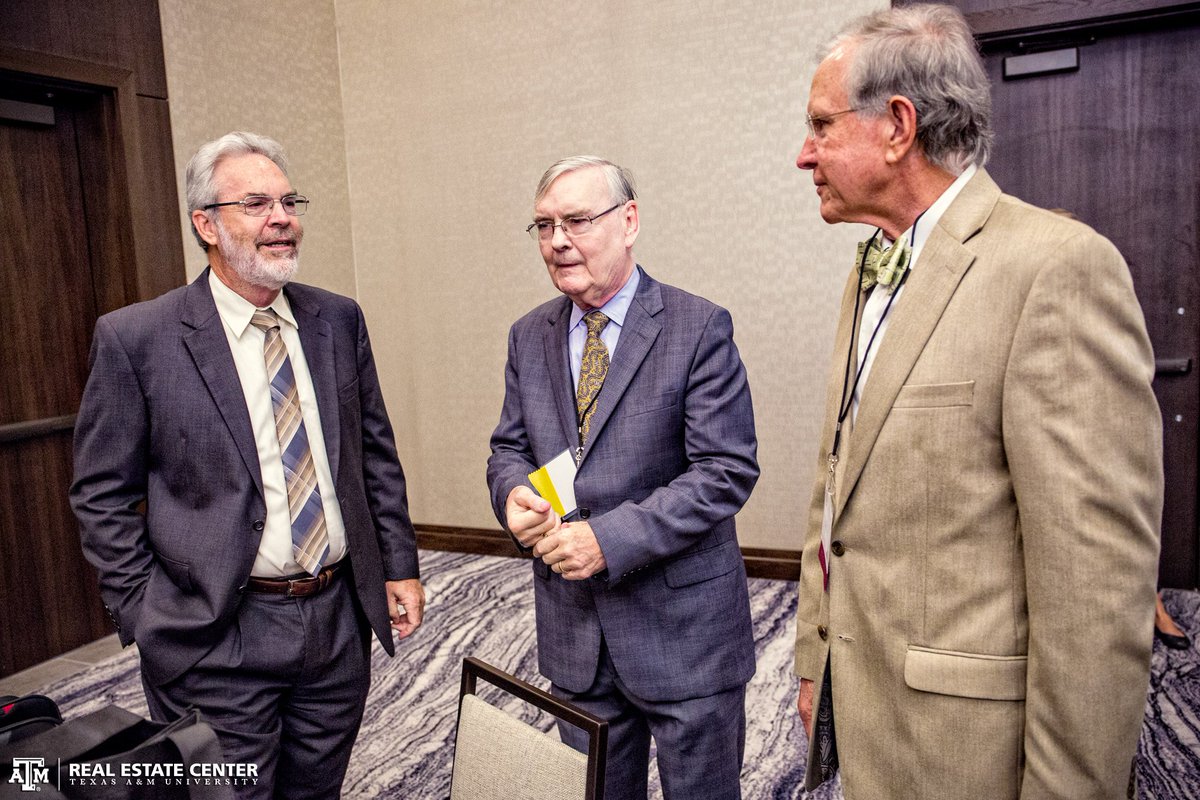 recentertx's tweet photo. At #AREN2017 (l-r): Mark Dotzour, @RiceUniversity's  Steve Murdock, and REC Director Gary Maler of @maysbusiness. #AggieRealEstateNetwork https://t.co/63X9hb7Iwp
