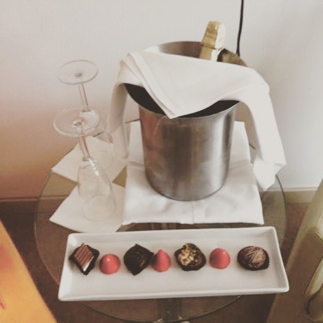 PoshGetaways's tweet photo. We love surprising clients w/amenities in rooms. This was waiting #PoshTreatment #dowhatyoulove #follow #upscale #customized #travelagent https://t.co/PAMFcV6RYa