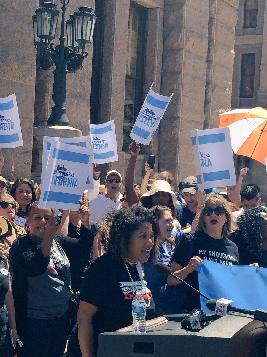 ProgressiveChi's tweet image. .@ward32chicago @35th_Ward @45thWardChicago stand w/@LocalProgress to say NO to TX's "Show Me Your Papers" law. #sb4ishate #localprogress17