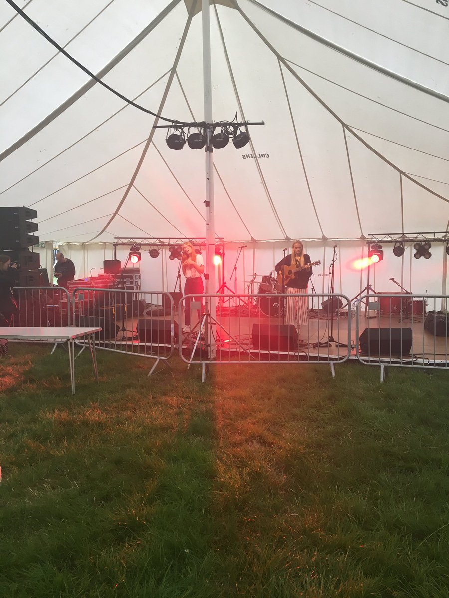 YellowBrickFest's tweet photo. @liloswall are first up at #YBF2017 🎤 https://t.co/i1zm3XtcPT