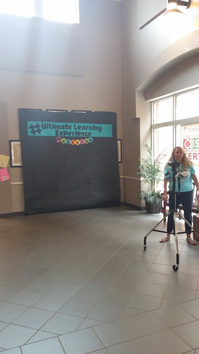 MabletonSteam's tweet photo. Meet and Greet Photo Booth is ready to go for families @MabletonES #ultimatelearningexperience #STEAMready https://t.co/AI7Vmo8HaN