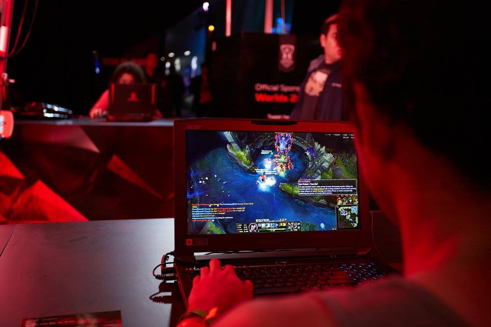 PT_Acer's tweet photo. Quando está na zona #LeagueofLegends, o mundo pode esperar. Domine o jogo com o #Predator15 #PredatorGaming https://t.co/hvBypoUWSw https://t.co/eB4niGEfAb