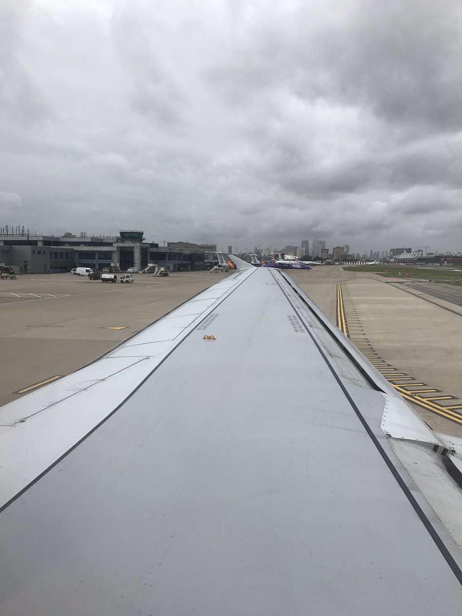 Baby Bus BA1 departing LCY with The O2 and Canary Wharf in the distance ... <a href="/mmsBA/">Mathilde Besset</a> #wingfriday