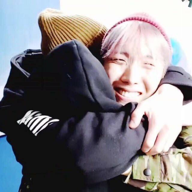 小瓶 私ほんとに ごめんなさい いえいえ怪我ないですか おかげさまで 良かったです あの っ私あなたのこと誤解してて 言葉が合ってるか分からないけどいい人 ですね 心配すると思いますけど ホソクはちゃんとあなたのことが好きだと