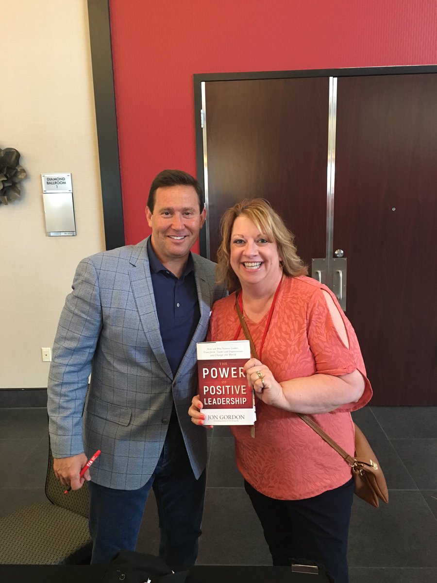 GlockDenise's tweet photo. Thank you Jon Gordon and #ncsaadmin17 for inspiring me to make this year a positive one and for a great conference! @srchuskies https://t.co/b9K5HvKlui