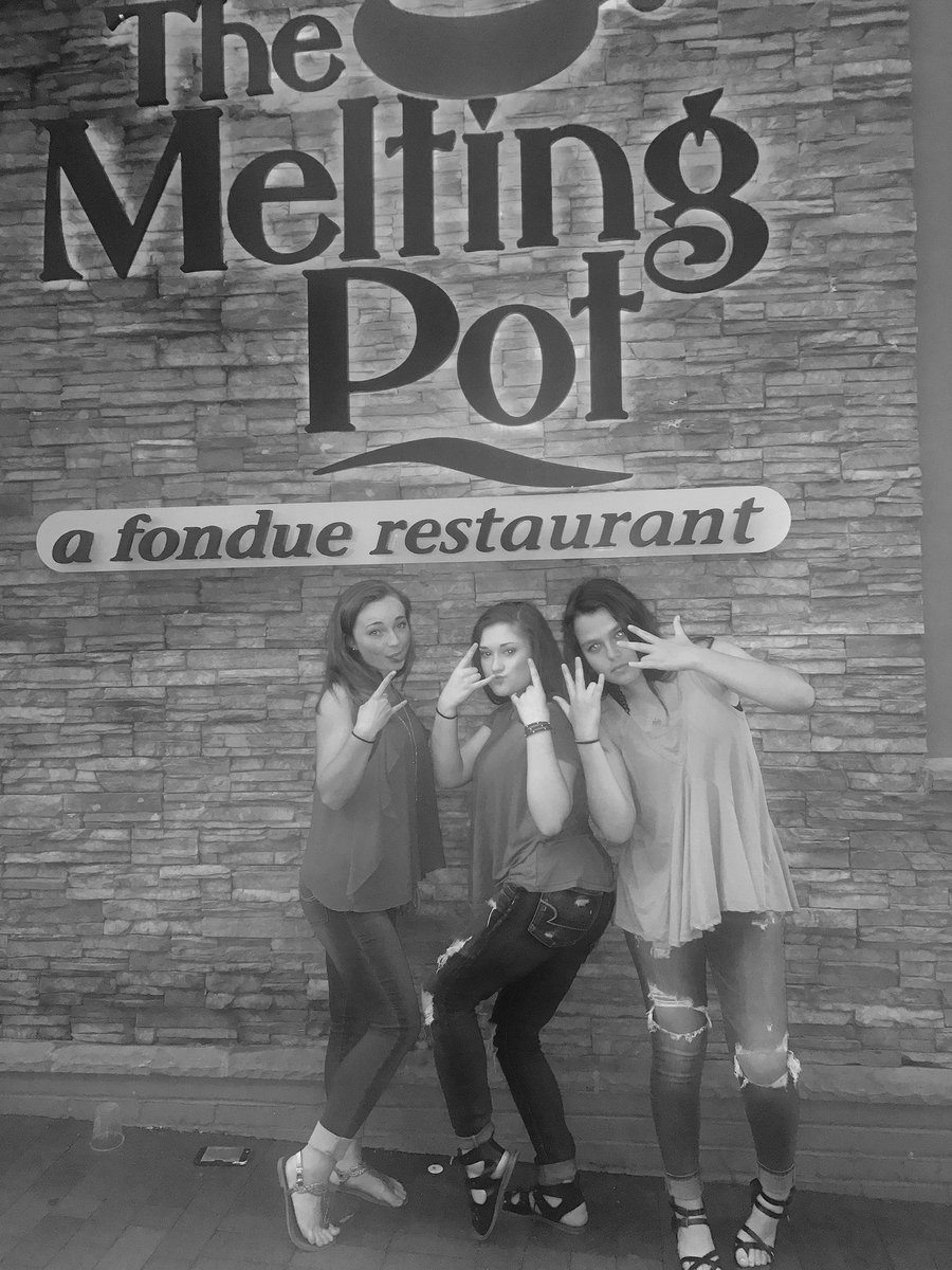 lazersam14's tweet photo. Happy birthday ciera!!! Hope your day is fun filled! Love and miss ya girly💓💓 @c_johnson728 https://t.co/BoKzRyBUEE
