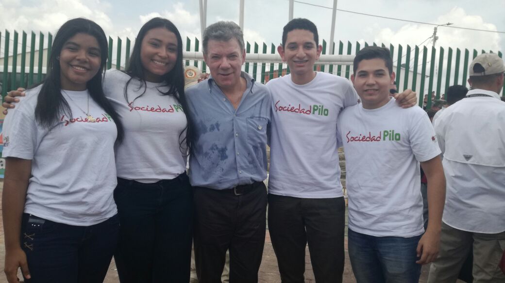 serpilo_paga's tweet photo. Beneficiarios #SerPiloPaga de la @UninorteCO, estuvieron en la inauguración de la Institución Educativa Villa Olímpica en Galapa, Atlántico. https://t.co/GjrrvE6Xli