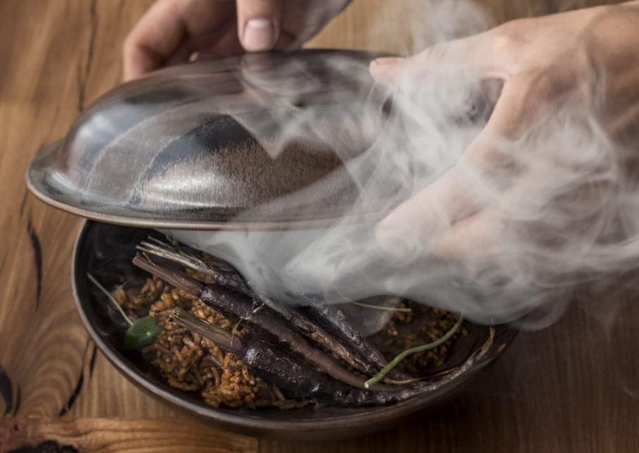 New restaurant <a href="/IkoyiLondon/">Ikoyi London</a> brings fired-up flavours and West African energy to St James's standard.co.uk/goingout/resta…