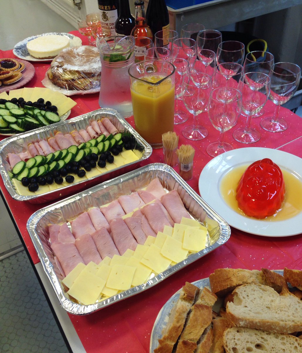 The buffet is ready! The closing event begins!
#OnlytheWorldRemains