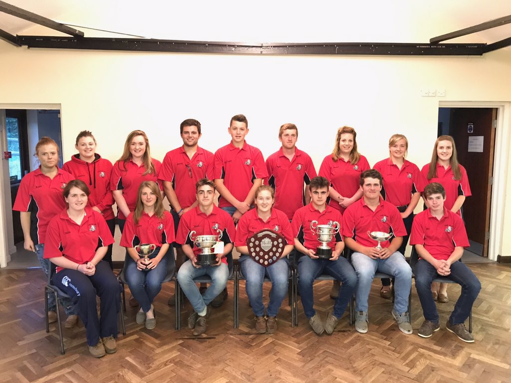 ValleyTeme's tweet photo. Teme Valley's AGM 2017 done and dusted👍Good luck to our new chairman Jonny and thank you to Kim who did a wonderful job last year! #YFC #AGM https://t.co/X3s56W3IQ5