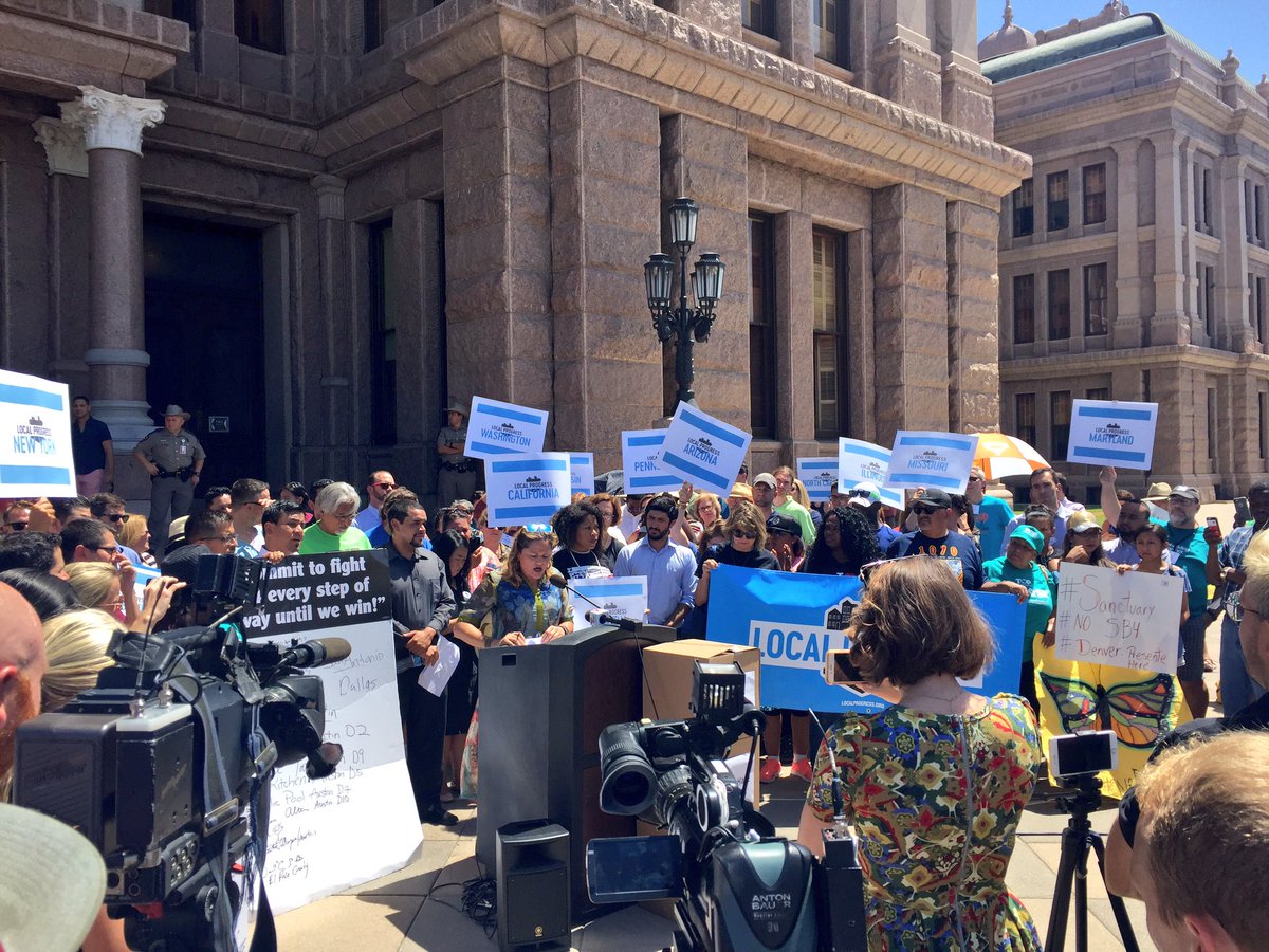 joannaklonsky's tweet image. NYC Council Speaker @MMViverito speaking out against SB 4 in Texas #sb4ishate #localprogress17