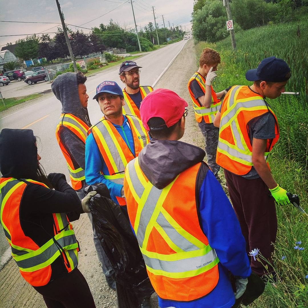 TRCA_Outreach's tweet photo. #trcacyc crews working hard at #heartlake keeping our wetlands clean. Even childhood fun contributes to an unhealthy habitat #nintendoDS! https://t.co/LRrtr4QL7o