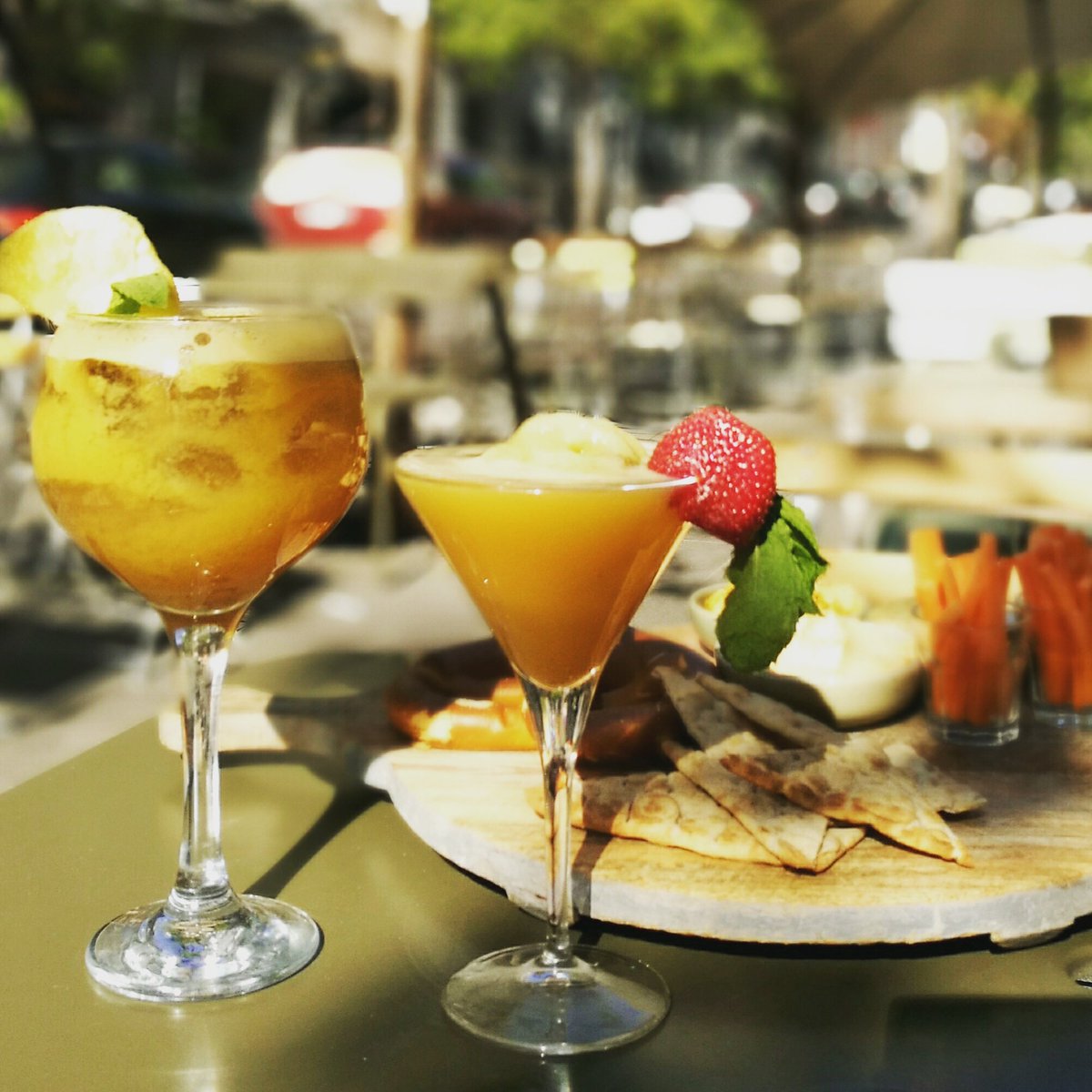 magasand1's tweet photo. #cocktails en #terraza d #Magasand #Retiro! Disfruta al aire libre d nuestros #cocteles llenos de #fruta y #sabor: #Margarita &amp; #Casquivana! https://t.co/aDYTSicY6D