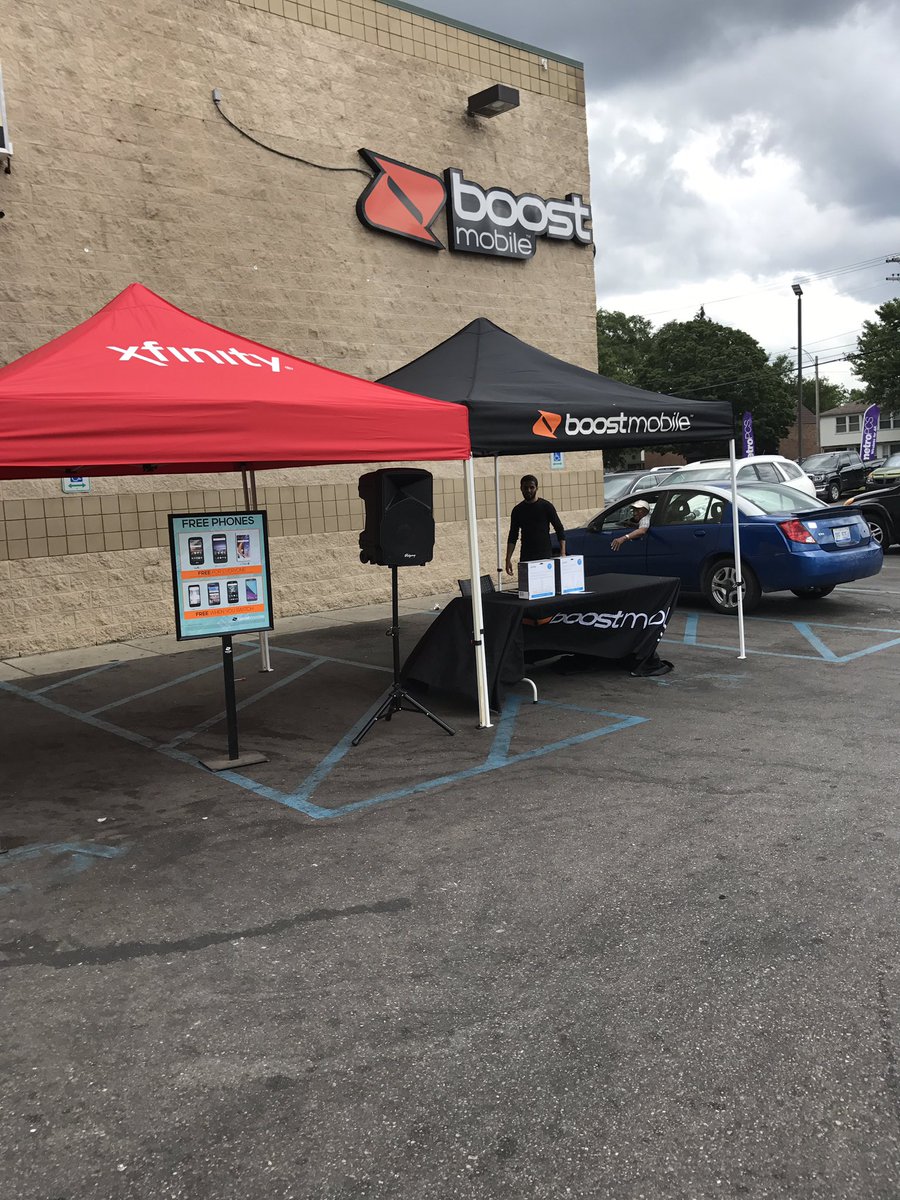 mwsmarv's tweet photo. #boostmobile #xfinityprepaid event @mywirelessusa come out and joins us today #food #drinks #freephones @mwsneil @TeamVrabel @Hanaee1 https://t.co/LcknndGMok