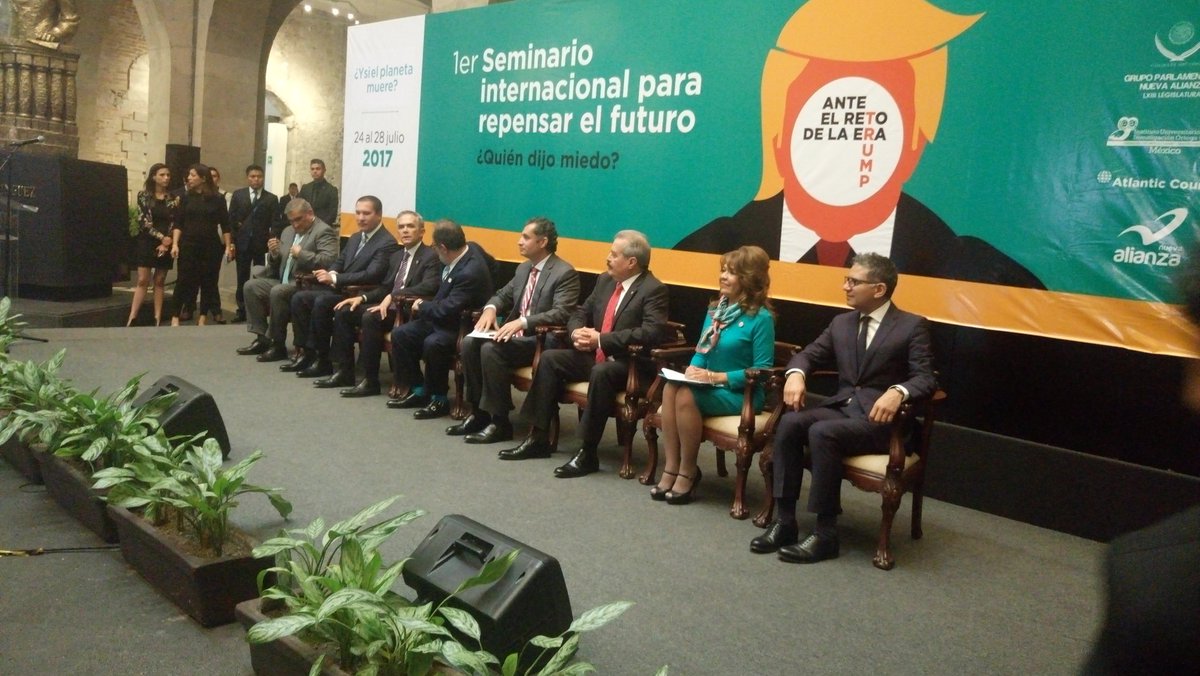 semref2017's tweet image. Comenzamos la ceremonia de clausura con @saldivar_mpaz @alfredvalles @Luiscasob @RafaMorenoValle @EnriqueOchoaR @ManceraMiguelMX