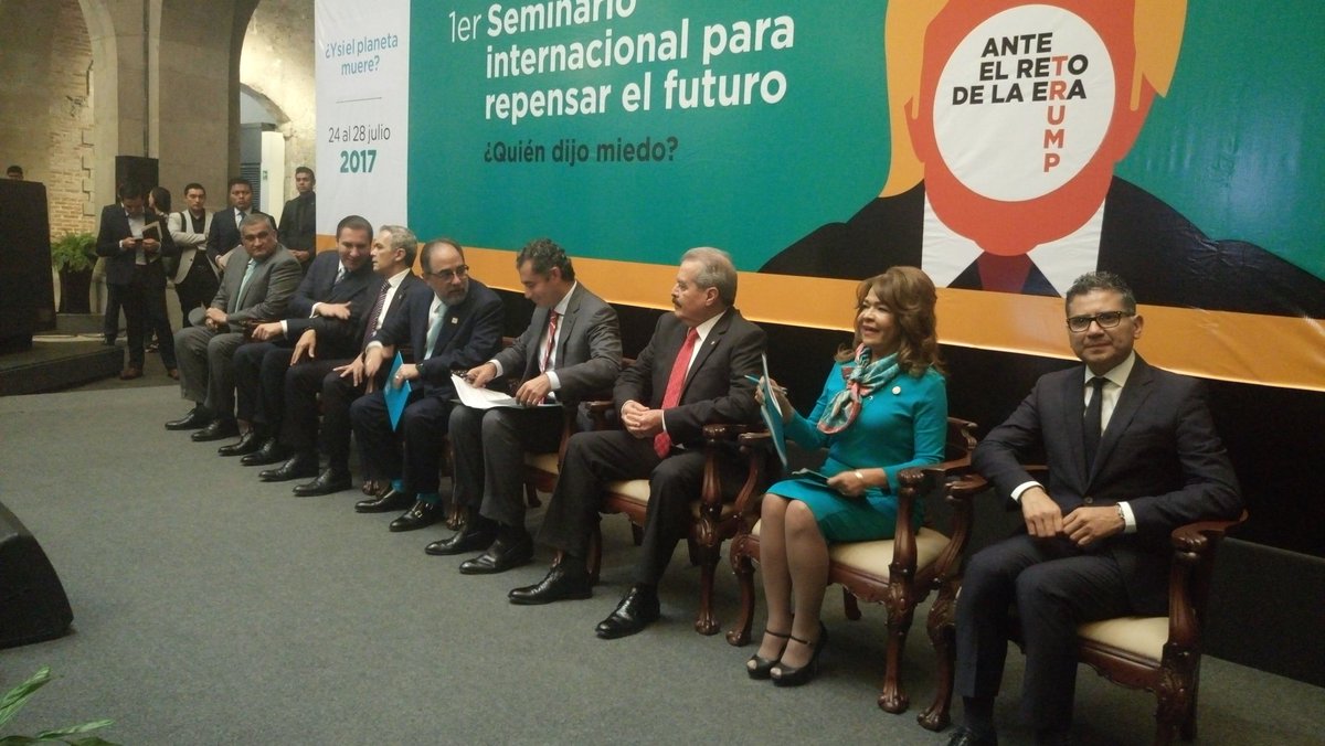 semref2017's tweet image. Comenzamos la ceremonia de clausura con @saldivar_mpaz @alfredvalles @Luiscasob @RafaMorenoValle @EnriqueOchoaR @ManceraMiguelMX