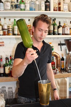 #Montréal #Mixology: bartenders in Montréal’s cocktail scene are shaking things up! bit.ly/2uXoykd <a href="/tastingpanel/">Tasting Panel Mag</a> <a href="/LeMalNecessaire/">Le Mal Nécessaire</a>