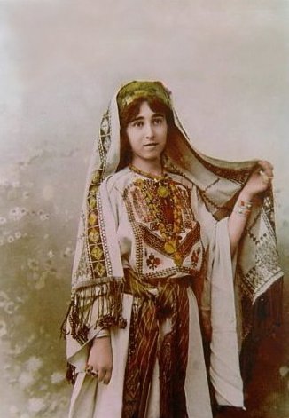 LoveSoaps2026's tweet photo. #RAMALLAH circa early 1900's #thobe #thoub 😏💖 #fashionfriday https://t.co/tq3Fcfpcq0