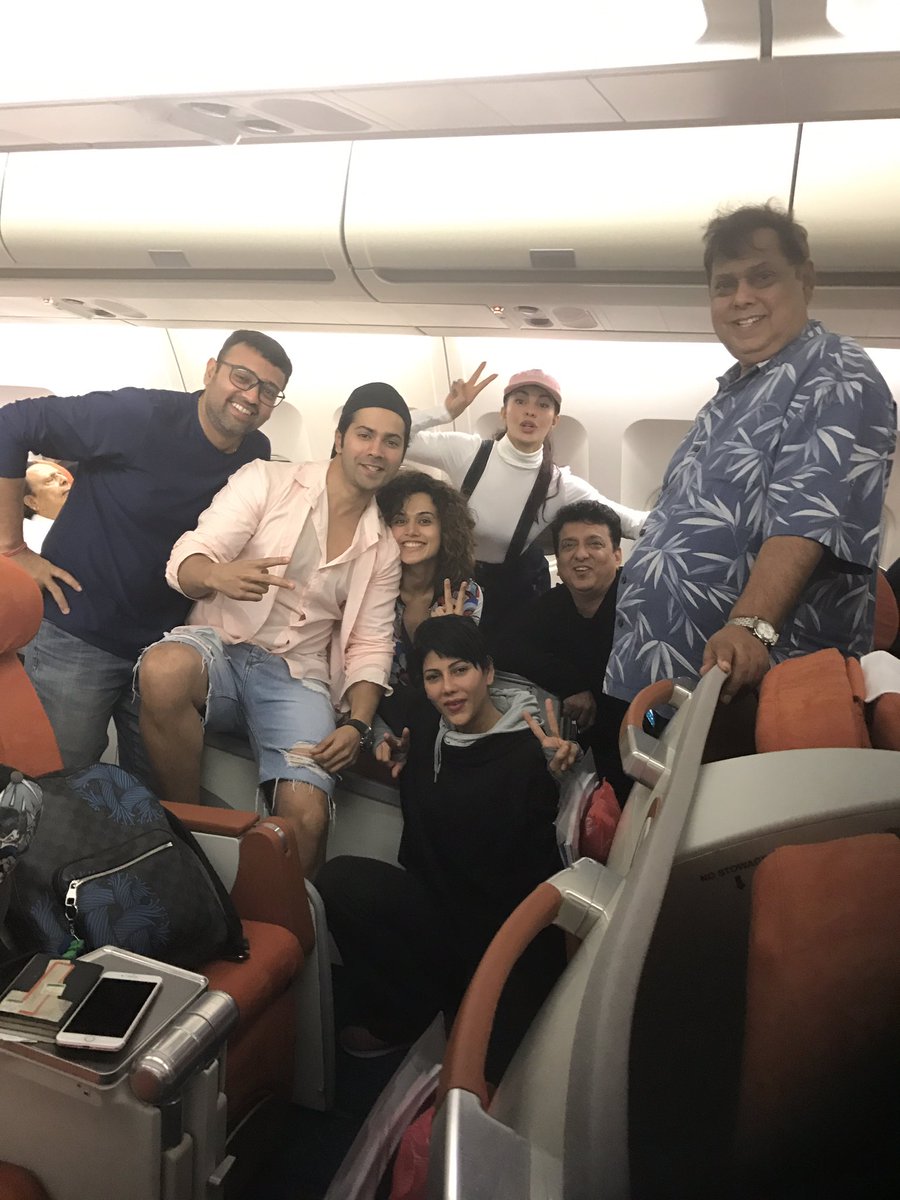 Varun_dvn's tweet photo. It's a wrap last sched of #judwaa2. The entire gang is here #love #Mauritius. The original was also shot in Mauritius so we had come back. https://t.co/WLbw7kIvNJ