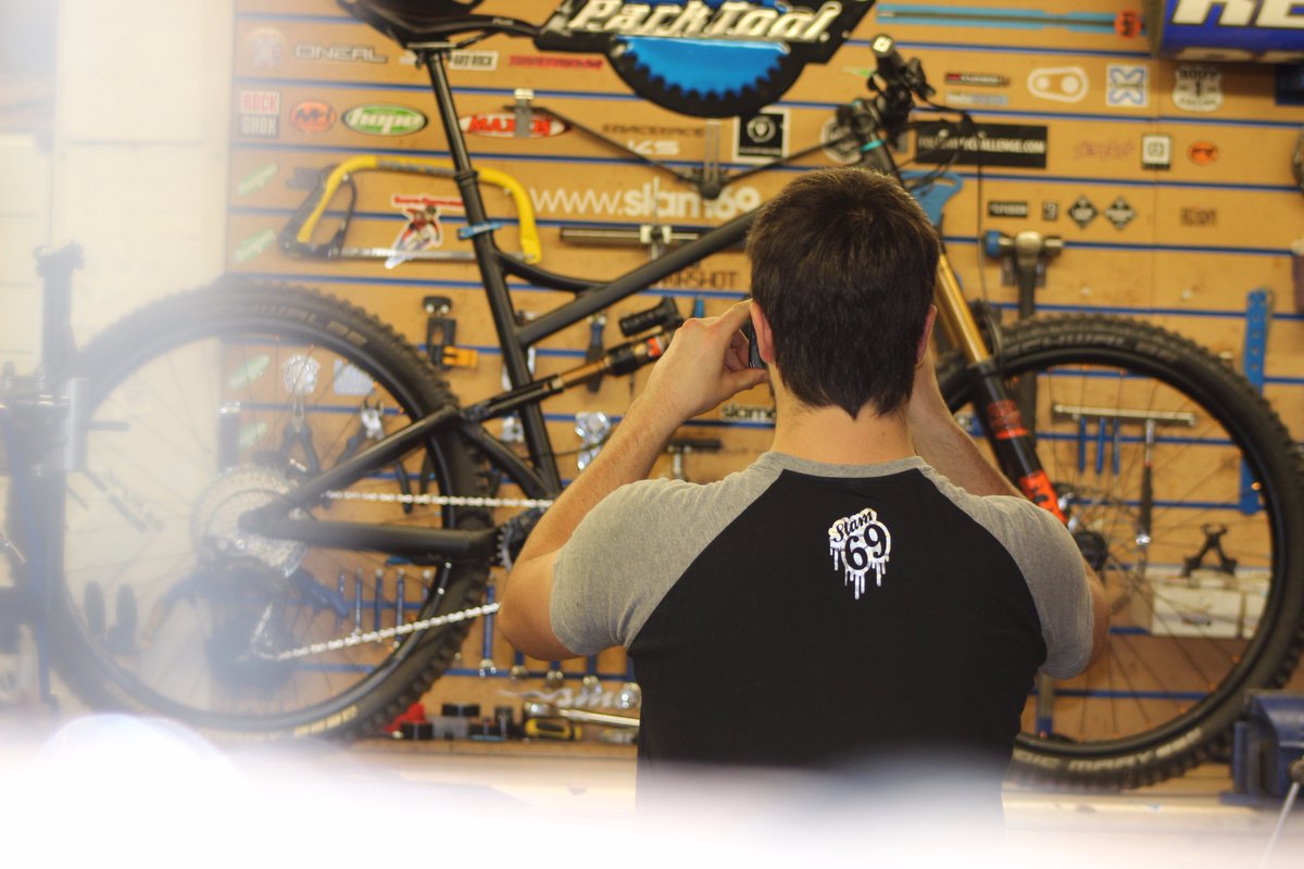slamsixtynine's tweet photo. Dartmoor Blackbird #2 in the UK. Fresh from the #slam69workshop #dartmoorbikes #blackbird #enduro #freshbuild @dartbikes @slamsixtynine https://t.co/XVRXIVM9J0