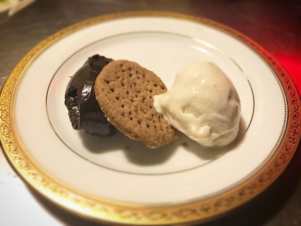 EatKaboom's tweet photo. Who wants Desserts? The last dish for the evening, Japanese Toffee and Chocolate with white sesame Ice-cream. 
Stay tune for more Pop-up ev… https://t.co/nrUHdvk1a5