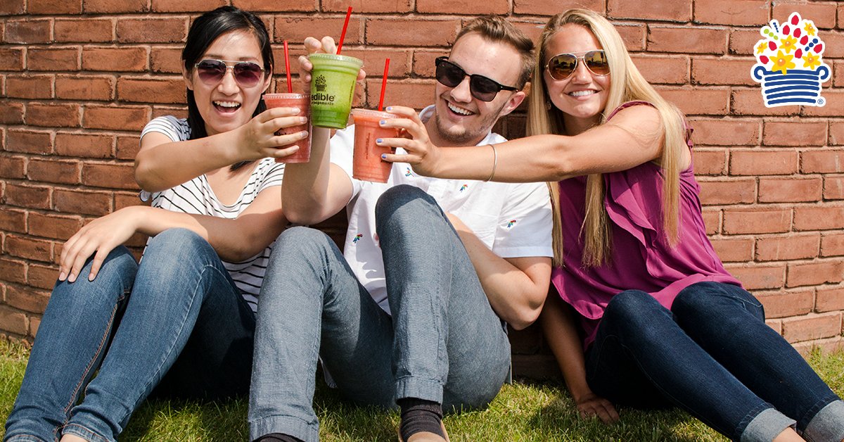edible's tweet photo. On Fridays, we drink #smoothies... #EdibleToGo smoothies. Retweet if you agree! ๐ #FridayFeeling https://t.co/BEOXdhZS6R https://t.co/Z84W1b0Wko