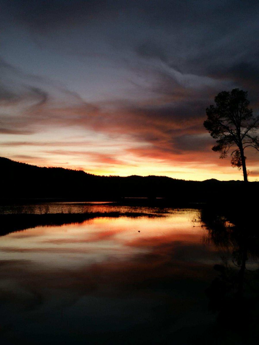 Sunset at Detert Reservoir. You can enjoy this view for yourself from the outdoor terrace at our tasting room.