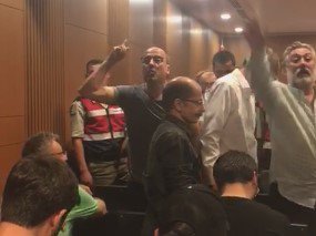 #ÖzgürlükHemenŞimdi Ahmet Şık'tan karar sonrası tarihi konuşma VİDEO
cumhuriyet.com.tr/haber/turkiye/…