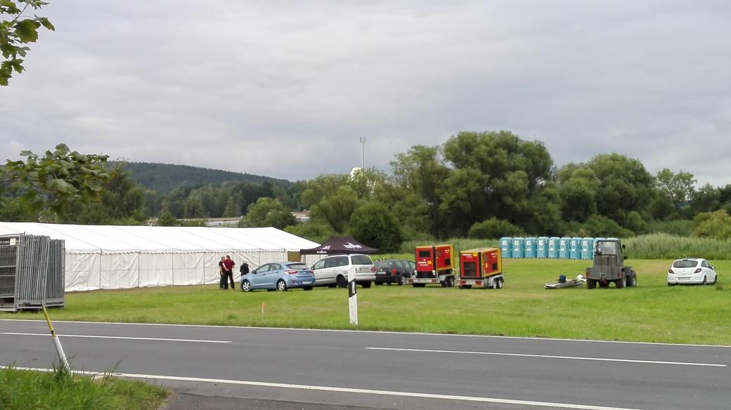 arietzschel's tweet photo. Vorbereitungen in #Themar fürs dritte Neonazikonzert laufen. https://t.co/34KatIWjCv