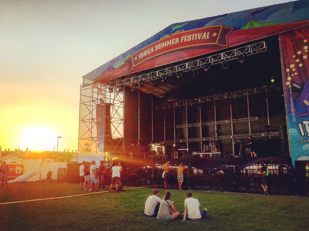 Sergirugbier's tweet photo. @IbogaSummerFest meravella d'escenari i d'espai per als concerts #stage #festival #music #concert #escenariomusical #summer https://t.co/5PrQ6iusXW